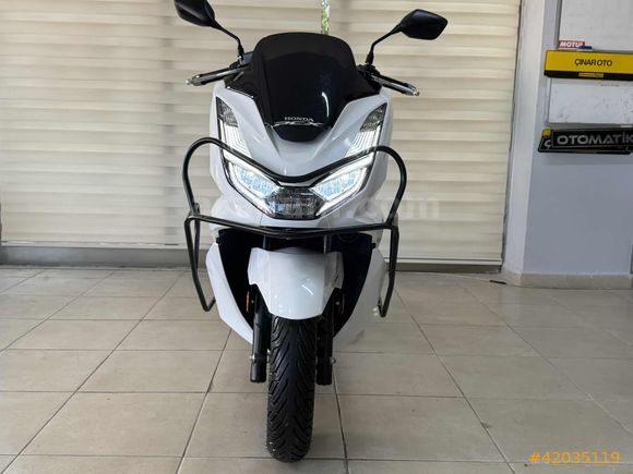 HONDA PCX125CC HATASIZ BOYASIZ HONDA ORJİNAL AKILLI ÇANTALI