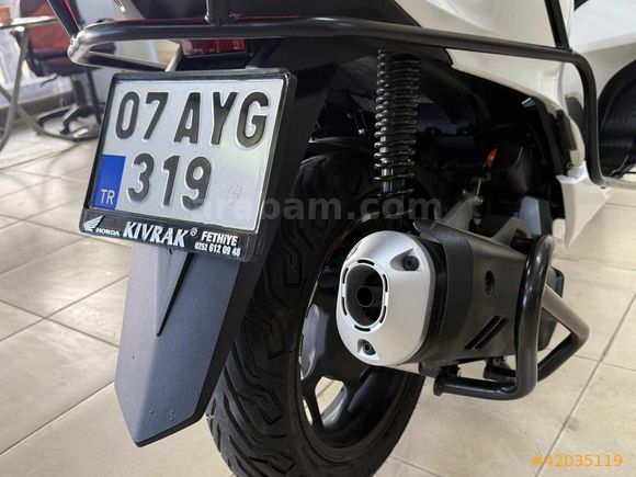 HONDA PCX125CC HATASIZ BOYASIZ HONDA ORJİNAL AKILLI ÇANTALI