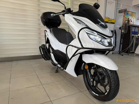 HONDA PCX125CC HATASIZ BOYASIZ HONDA ORJİNAL AKILLI ÇANTALI