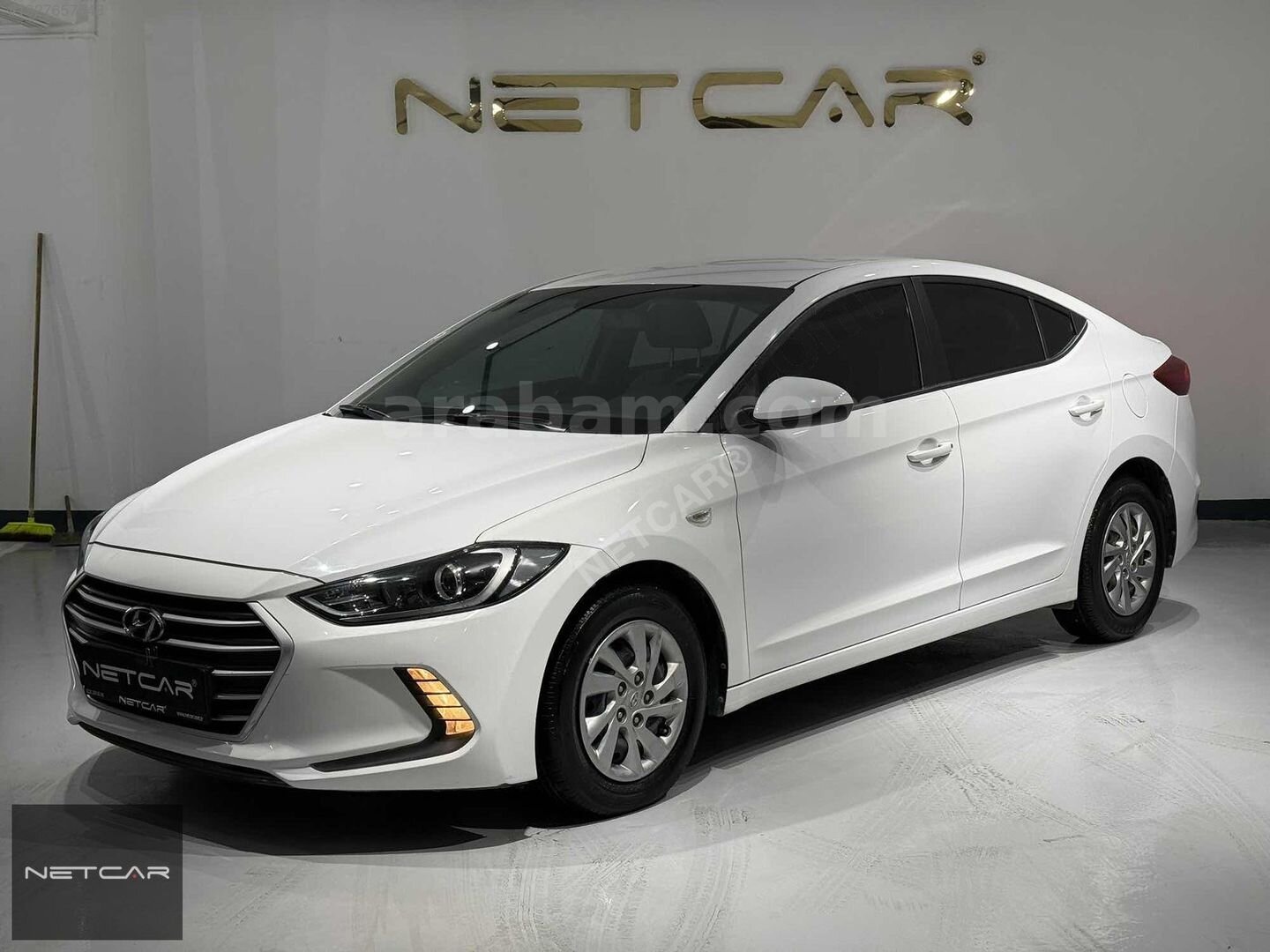 Galeriden Hyundai Elantra 1.6 D-CVVT Style 2017 Model Eskişehir 137.000 km Beyaz 3