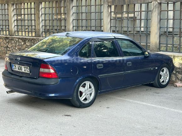 Galeriden Opel Vectra 2.0 CD 1997 Model Hatay