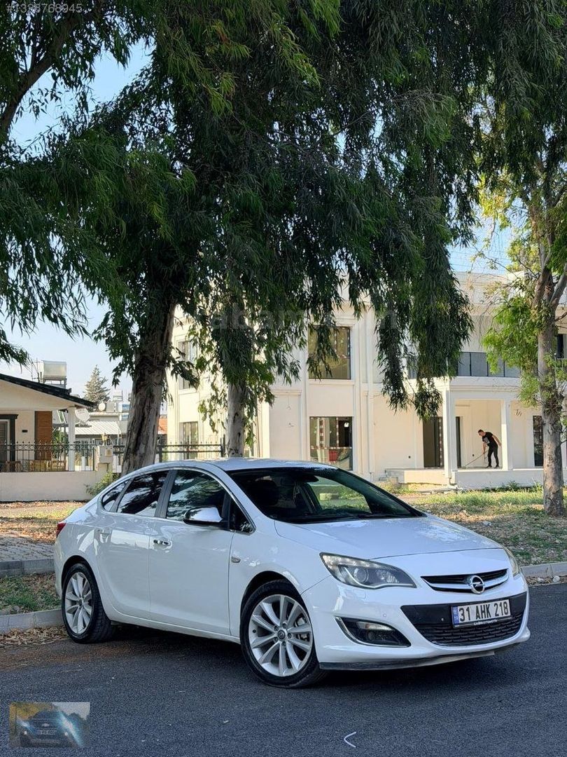 Galeriden Opel Astra 1.6 T Cosmo 2012 Model Hatay 235.150 km Beyaz