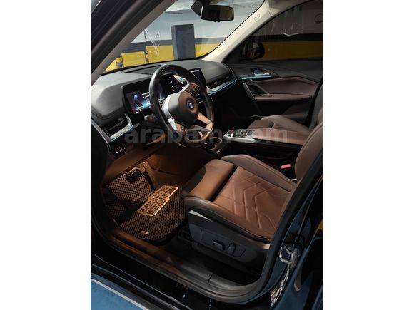 Sahibinden BMW iX1 eDrive20 X Line 2024 Model  33.000 km Siyah