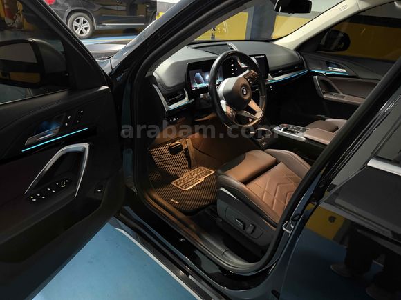 Sahibinden BMW iX1 eDrive20 X Line 2024 Model  33.000 km Siyah