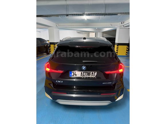 Sahibinden BMW iX1 eDrive20 X Line 2024 Model  33.000 km Siyah