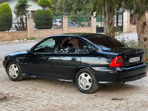 Galeriden Opel Vectra 2.0 100.Yıl 2000 Model Hatay