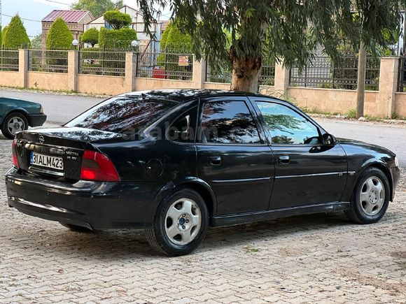 Galeriden Opel Vectra 2.0 100.Yıl 2000 Model Hatay