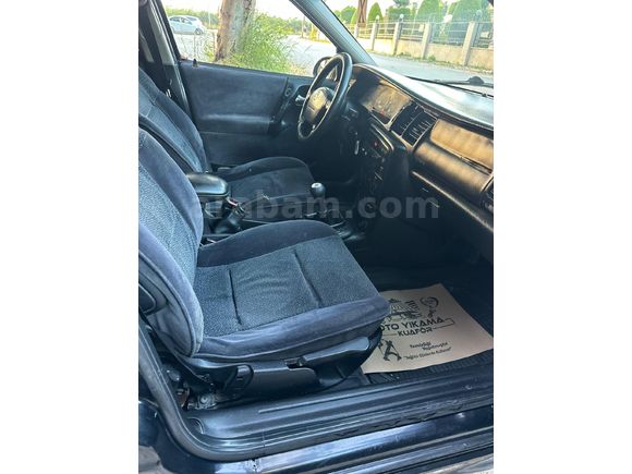 Galeriden Opel Vectra 2.0 100.Yıl 2000 Model Hatay