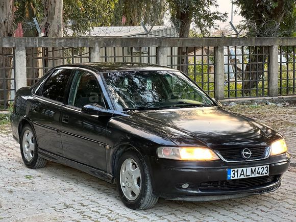 Galeriden Opel Vectra 2.0 100.Yıl 2000 Model Hatay