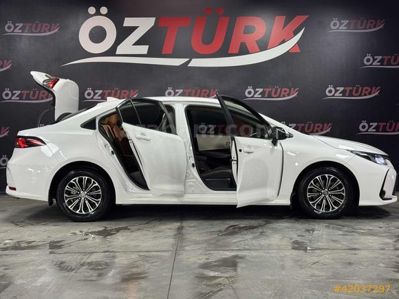 ÖZTÜRKDEN 2021 TOYOTA COROLLA VİSİON PLUS HATASIZ BOYASIZ