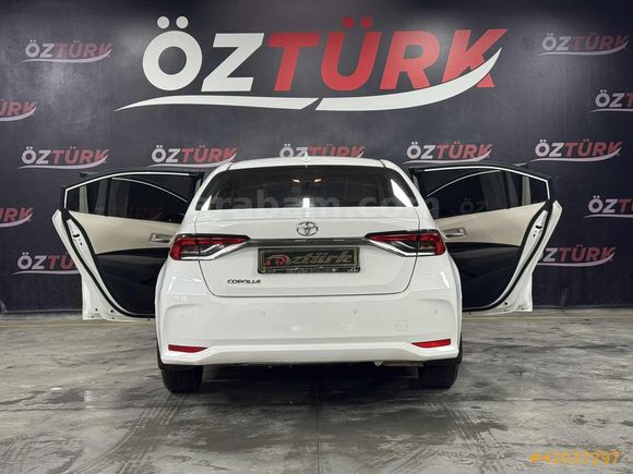 ÖZTÜRKDEN 2021 TOYOTA COROLLA VİSİON PLUS HATASIZ BOYASIZ
