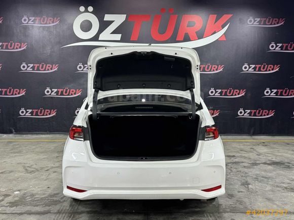 ÖZTÜRKDEN 2021 TOYOTA COROLLA VİSİON PLUS HATASIZ BOYASIZ