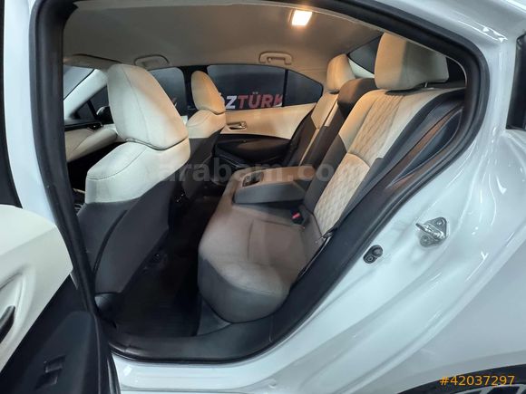 ÖZTÜRKDEN 2021 TOYOTA COROLLA VİSİON PLUS HATASIZ BOYASIZ