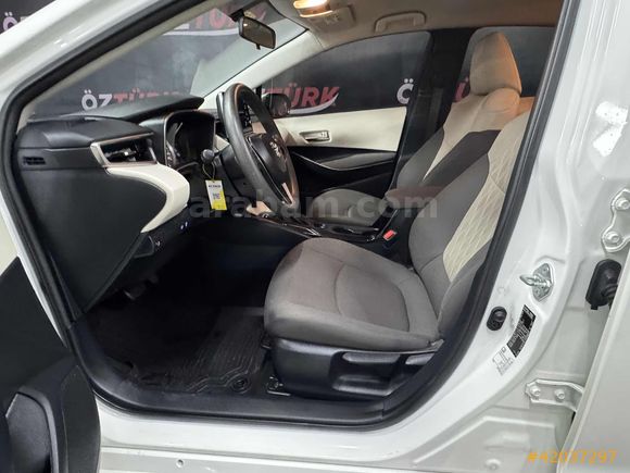 ÖZTÜRKDEN 2021 TOYOTA COROLLA VİSİON PLUS HATASIZ BOYASIZ