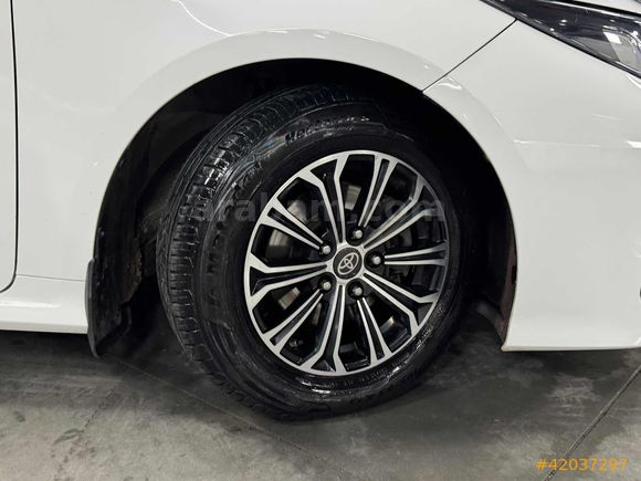 ÖZTÜRKDEN 2021 TOYOTA COROLLA VİSİON PLUS HATASIZ BOYASIZ
