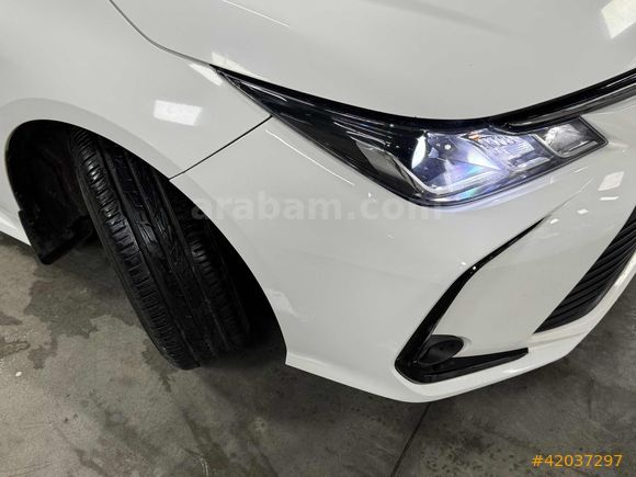ÖZTÜRKDEN 2021 TOYOTA COROLLA VİSİON PLUS HATASIZ BOYASIZ