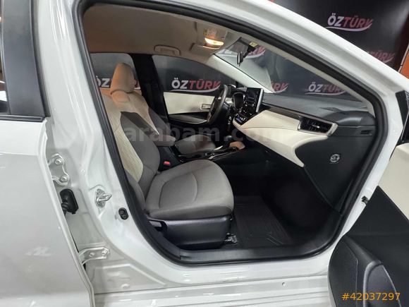 ÖZTÜRKDEN 2021 TOYOTA COROLLA VİSİON PLUS HATASIZ BOYASIZ