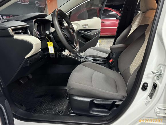 ÖZTÜRKDEN 2021 TOYOTA COROLLA VİSİON PLUS HATASIZ BOYASIZ