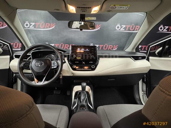 ÖZTÜRKDEN 2021 TOYOTA COROLLA VİSİON PLUS HATASIZ BOYASIZ