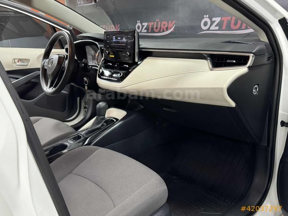 ÖZTÜRKDEN 2021 TOYOTA COROLLA VİSİON PLUS HATASIZ BOYASIZ