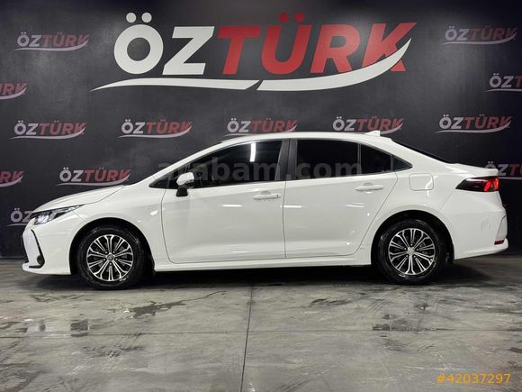 ÖZTÜRKDEN 2021 TOYOTA COROLLA VİSİON PLUS HATASIZ BOYASIZ