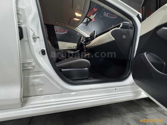ÖZTÜRKDEN 2021 TOYOTA COROLLA VİSİON PLUS HATASIZ BOYASIZ