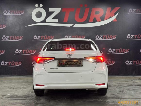 ÖZTÜRKDEN 2021 TOYOTA COROLLA VİSİON PLUS HATASIZ BOYASIZ