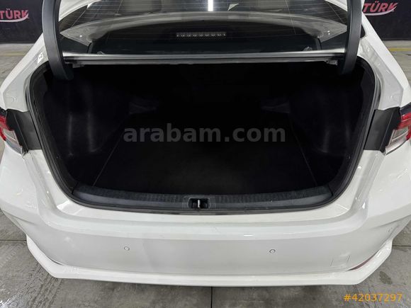 ÖZTÜRKDEN 2021 TOYOTA COROLLA VİSİON PLUS HATASIZ BOYASIZ