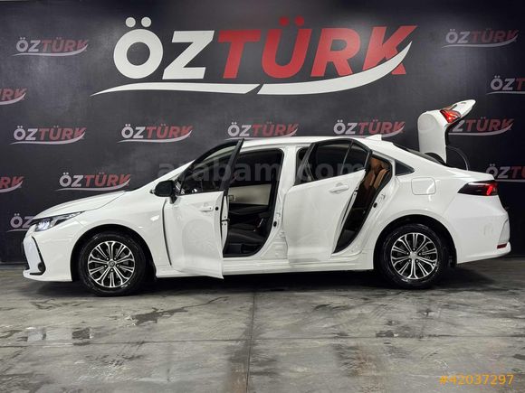 ÖZTÜRKDEN 2021 TOYOTA COROLLA VİSİON PLUS HATASIZ BOYASIZ