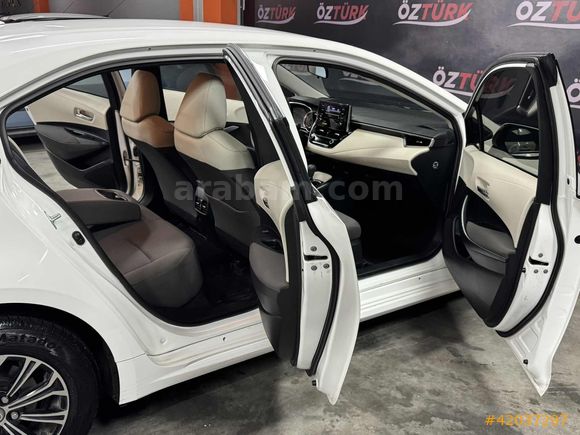 ÖZTÜRKDEN 2021 TOYOTA COROLLA VİSİON PLUS HATASIZ BOYASIZ