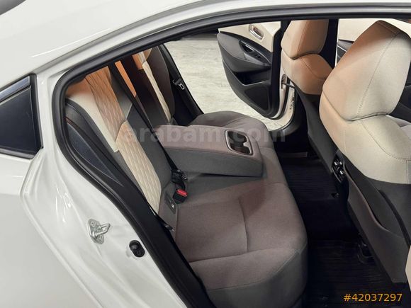 ÖZTÜRKDEN 2021 TOYOTA COROLLA VİSİON PLUS HATASIZ BOYASIZ