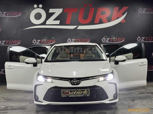 ÖZTÜRKDEN 2021 TOYOTA COROLLA VİSİON PLUS HATASIZ BOYASIZ