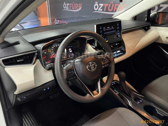 ÖZTÜRKDEN 2021 TOYOTA COROLLA VİSİON PLUS HATASIZ BOYASIZ