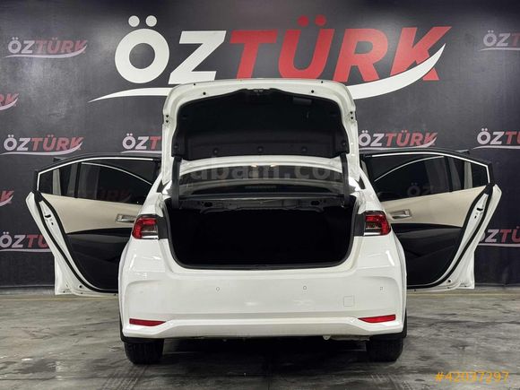ÖZTÜRKDEN 2021 TOYOTA COROLLA VİSİON PLUS HATASIZ BOYASIZ