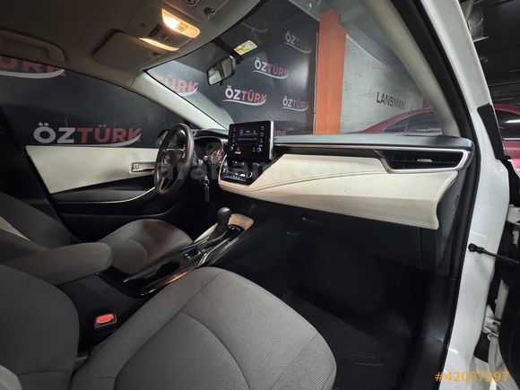ÖZTÜRKDEN 2021 TOYOTA COROLLA VİSİON PLUS HATASIZ BOYASIZ