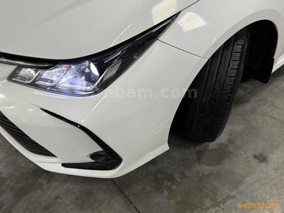 ÖZTÜRKDEN 2021 TOYOTA COROLLA VİSİON PLUS HATASIZ BOYASIZ