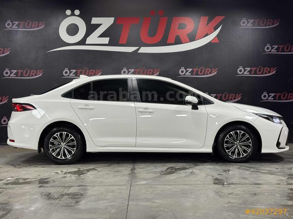 ÖZTÜRKDEN 2021 TOYOTA COROLLA VİSİON PLUS HATASIZ BOYASIZ