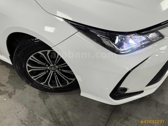 ÖZTÜRKDEN 2021 TOYOTA COROLLA VİSİON PLUS HATASIZ BOYASIZ