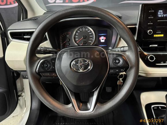 ÖZTÜRKDEN 2021 TOYOTA COROLLA VİSİON PLUS HATASIZ BOYASIZ