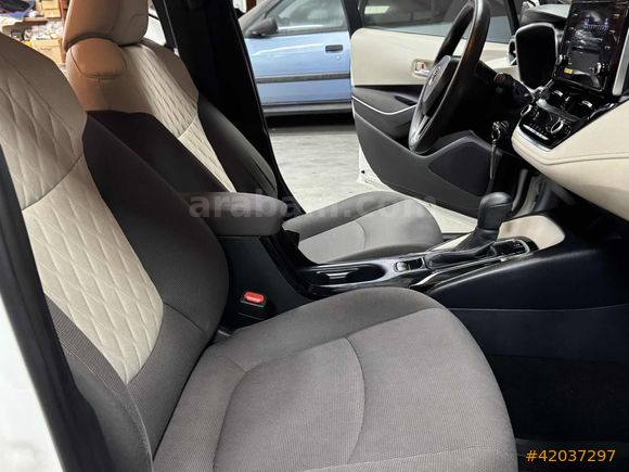 ÖZTÜRKDEN 2021 TOYOTA COROLLA VİSİON PLUS HATASIZ BOYASIZ