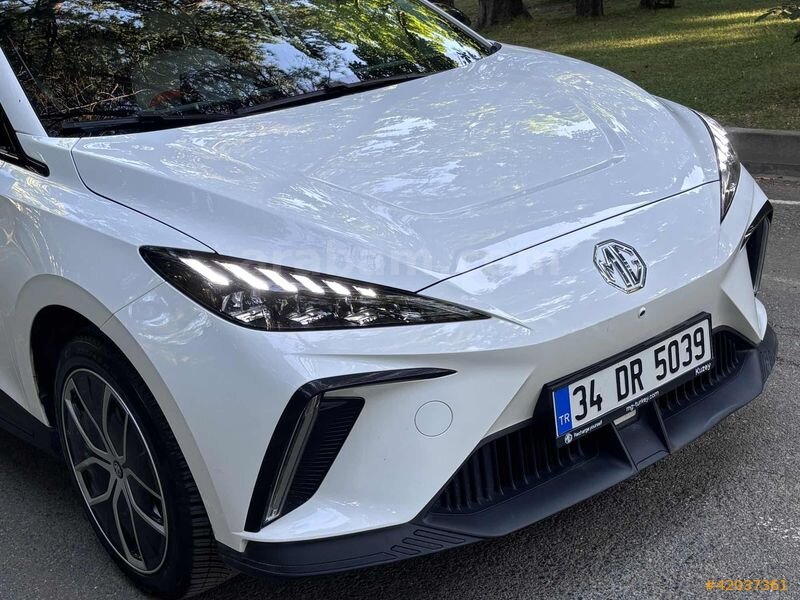 Galeriden MG MG4 Luxury 2023 Model İstanbul 30.000 km Gri