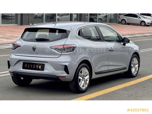 2025 CLİO 1.0 TCE EVOLUTİON OTOMATİK 17.000 KM HATASIZ-BOYASIZ