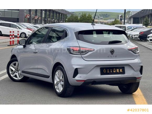 2025 CLİO 1.0 TCE EVOLUTİON OTOMATİK 17.000 KM HATASIZ-BOYASIZ