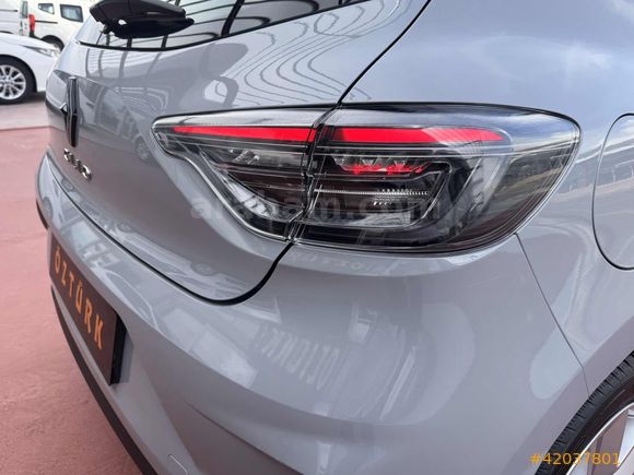 2025 CLİO 1.0 TCE EVOLUTİON OTOMATİK 17.000 KM HATASIZ-BOYASIZ