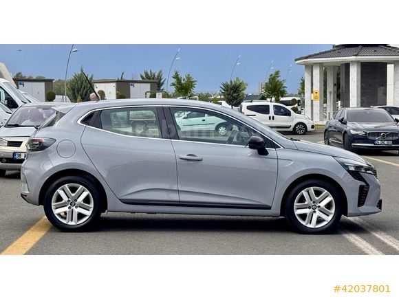 2025 CLİO 1.0 TCE EVOLUTİON OTOMATİK 17.000 KM HATASIZ-BOYASIZ