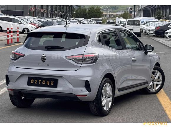 2025 CLİO 1.0 TCE EVOLUTİON OTOMATİK 17.000 KM HATASIZ-BOYASIZ