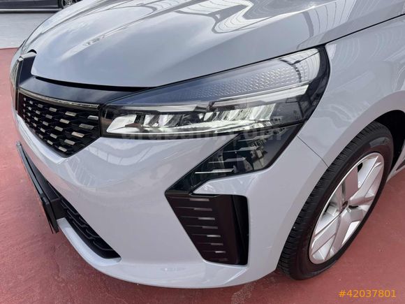 2025 CLİO 1.0 TCE EVOLUTİON OTOMATİK 17.000 KM HATASIZ-BOYASIZ