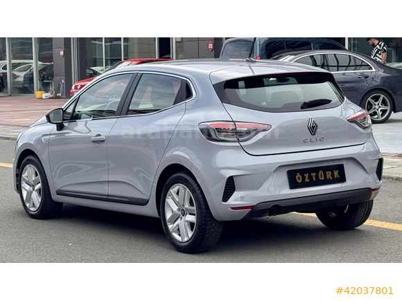 2025 CLİO 1.0 TCE EVOLUTİON OTOMATİK 17.000 KM HATASIZ-BOYASIZ