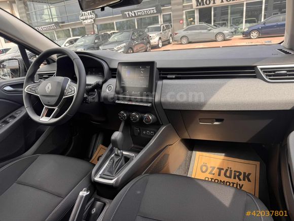 2025 CLİO 1.0 TCE EVOLUTİON OTOMATİK 17.000 KM HATASIZ-BOYASIZ