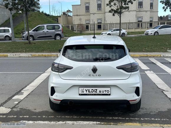 2024 CLİO 1.0 TCE EVOLUTİON X-TRONİCE 28.000 KM SERVİV BAKIMLI